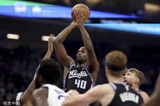 他鼓励队员 他鼓励队员